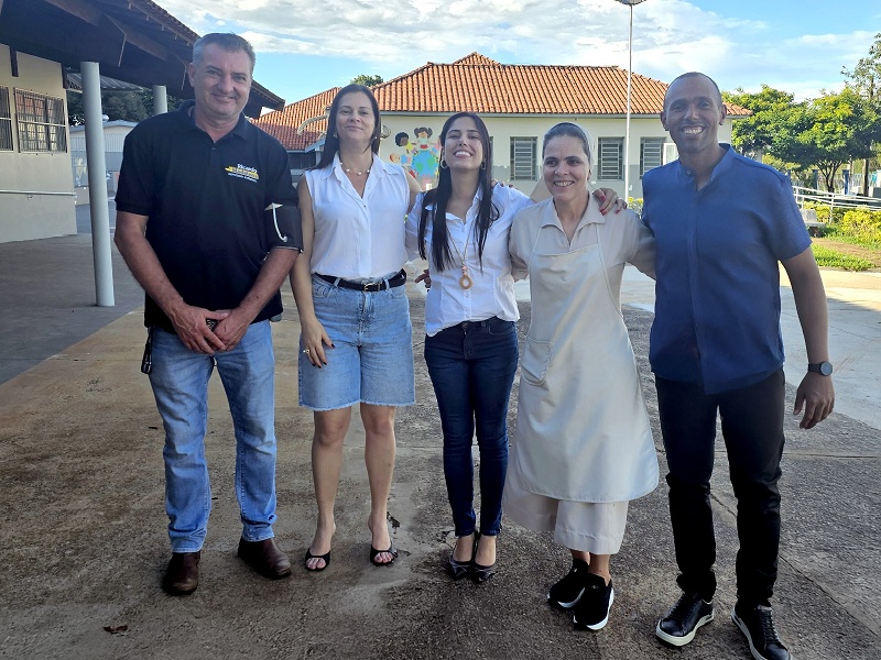 Rodrigo de Souza articula visita de assessores parlamentares à Casa da Criança