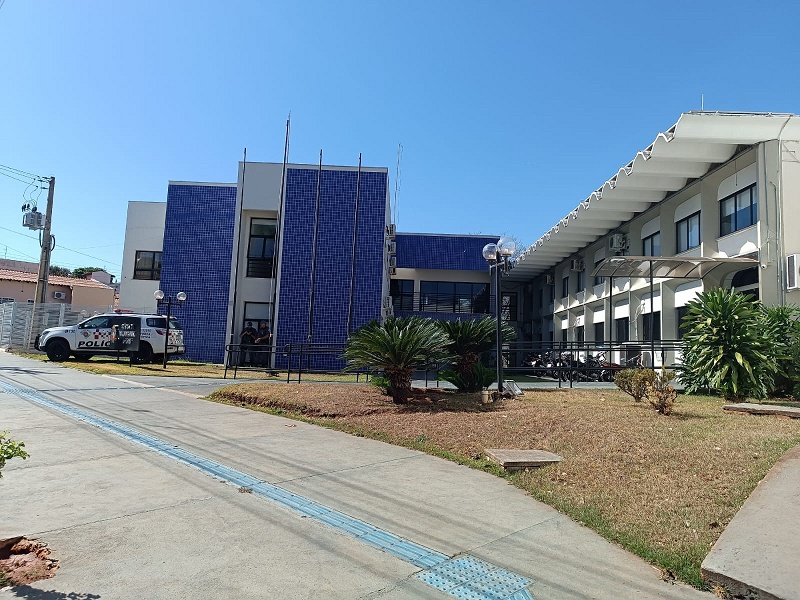 SEGUNDO DIA - Júri com 4 réus prossegue nesta quinta-feira após sessão prolongada de ontem