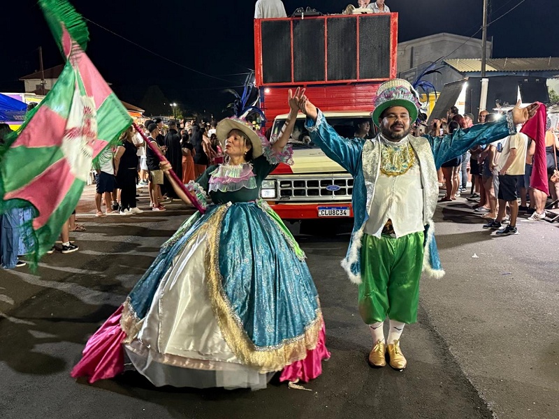 Carnaval de Tarumã termina hoje com Escola de Samba da V.O. e Jair SuperCap Show