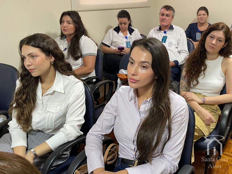 Novos médicos residentes iniciam atividades e reforçam assistência e ensino na Santa Casa de Assis