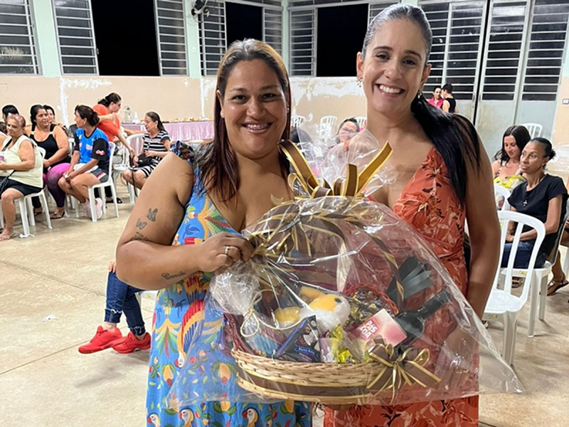 Rodrigo de Souza homenageia colaboradoras da Casa da Criança pelo Dia da Mulher