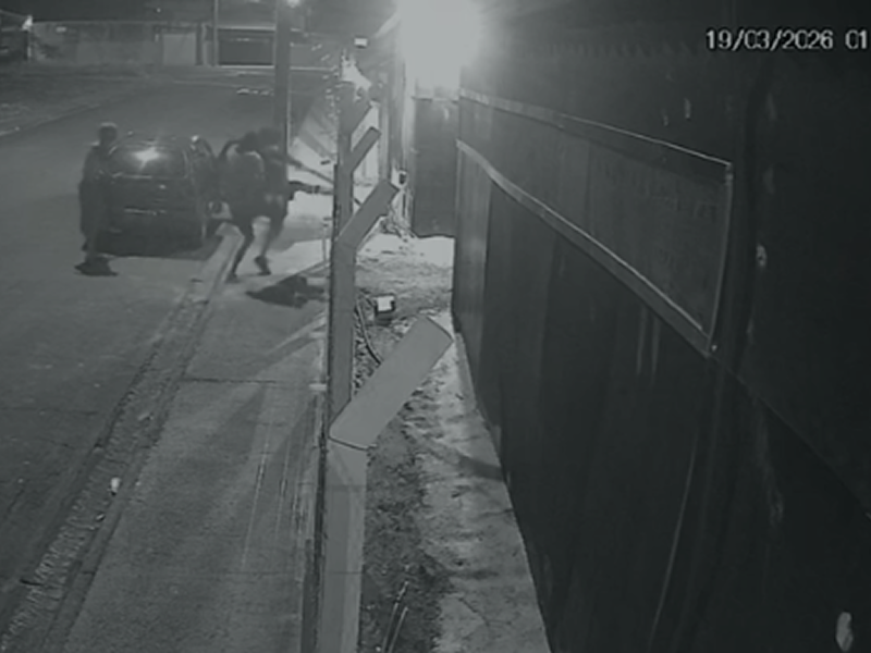 Grupo encapuzado invade obra durante a madrugada em Assis