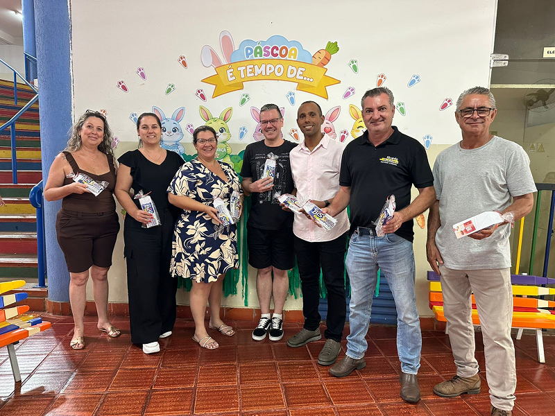 Rodrigo de Souza mobiliza parceiros e garante chocolates para alunos da EMEIF Santilli