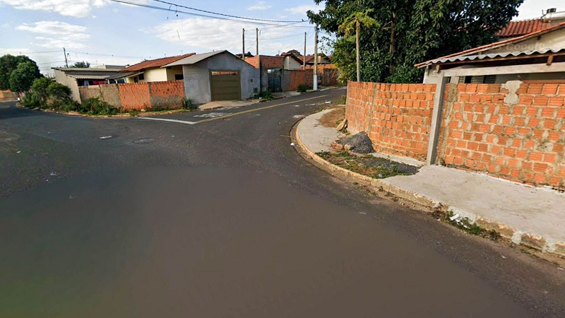 Jovem em bicicleta elétrica morre após ser atropelado por moto; condutor fugiu do local