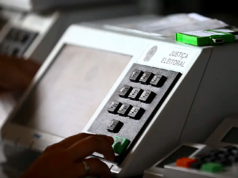 Onze governadores renunciam para disputar eleições de outubro