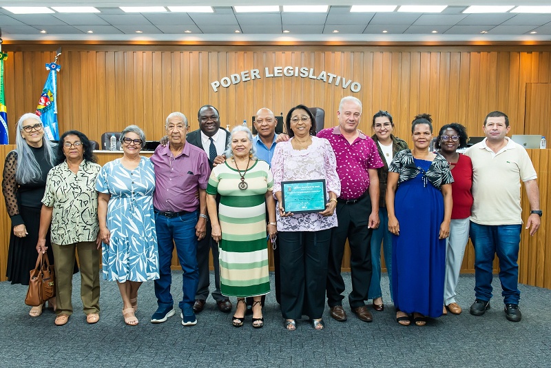 Primeira funcionária da FEMA recebe homenagem na Câmara Municipal de Assis