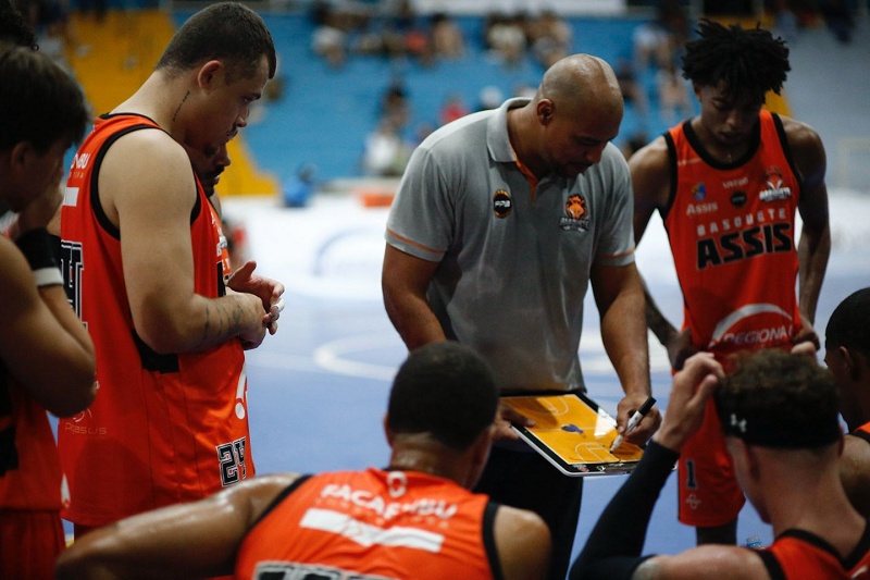 Basquete Assis volta ao Jairão neste sábado e aposta em casa cheia contra Diadema