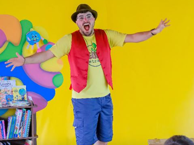 Feijão Letrado realiza ações culturais em Assis com doação de livros e atividades educativas