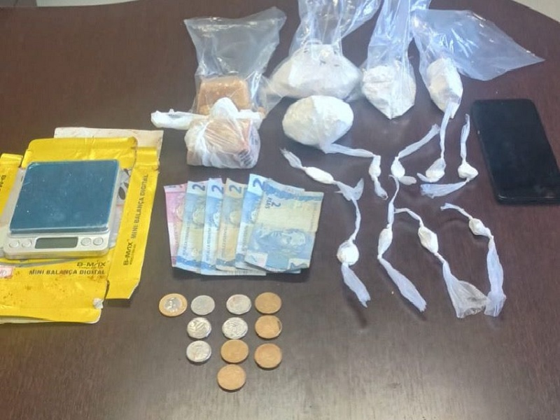 Homem tenta fugir da PM e acaba preso com cocaína e crack entre Tarumã e Maracaí