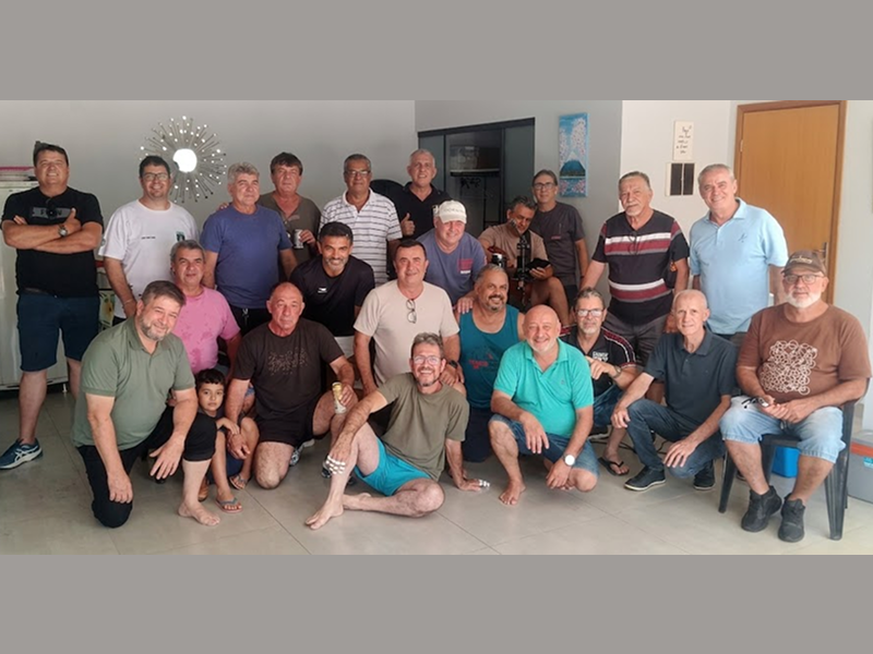 Ex-atiradores do Tiro de Guerra celebram 40 anos de amizade e reencontro especial