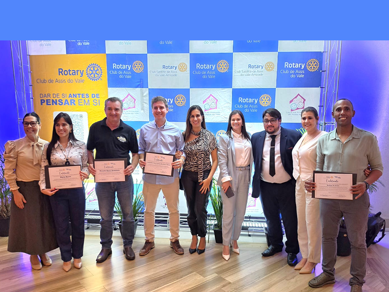 Rodrigo de Souza recebe Certificado de Honra e Reconhecimento durante lançamento do 8º Rotary Day