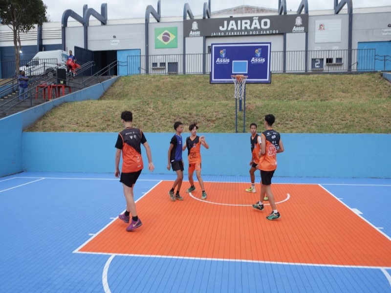 Quadra 3x3 do Jairão é modernizada com piso de alta tecnologia e entregue à população em Assis