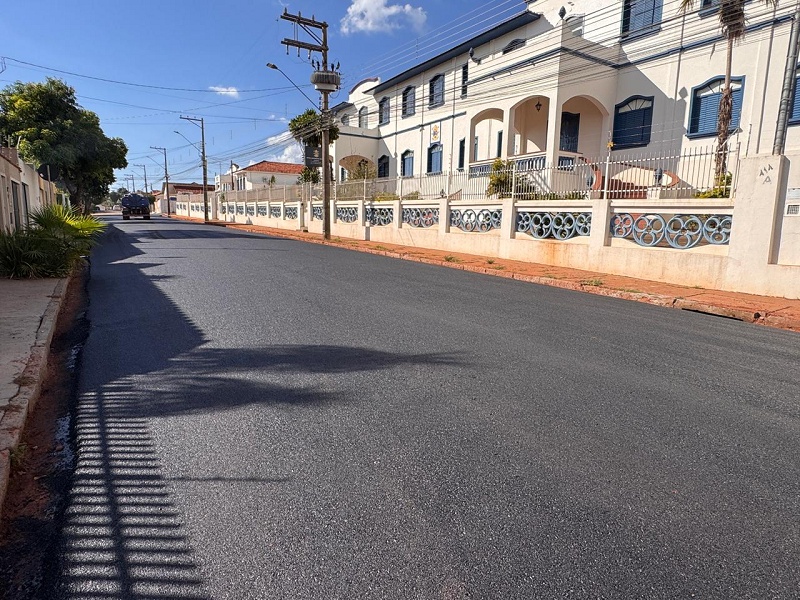 Prefeitura de Assis conclui pavimentação da Rua Dom José Lázaro Neves
