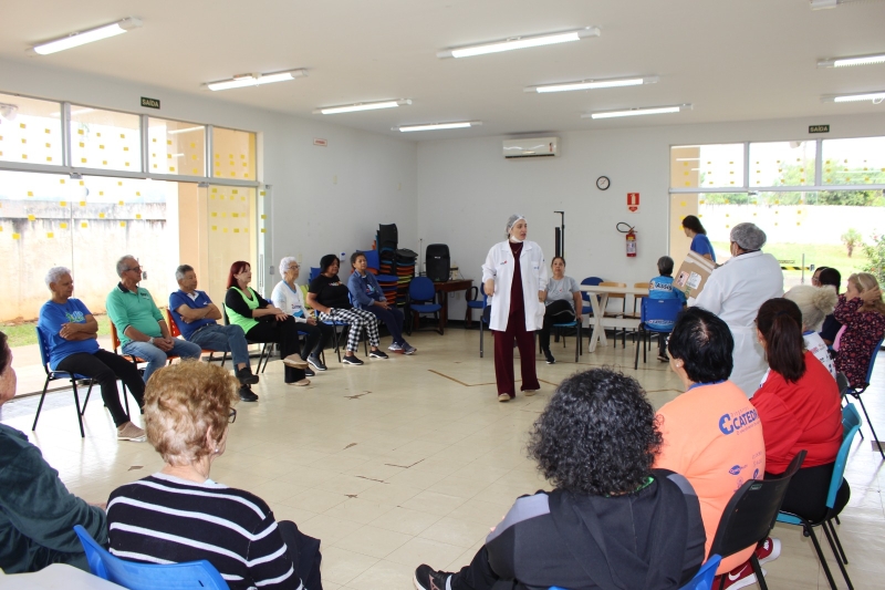 Centro de Convivência do Idoso promove ação de prevenção ao câncer bucal em parceria com ESF Glória