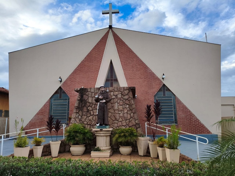 Capela da Vila Glória promove Noite Festiva com show de prêmios e quermesse