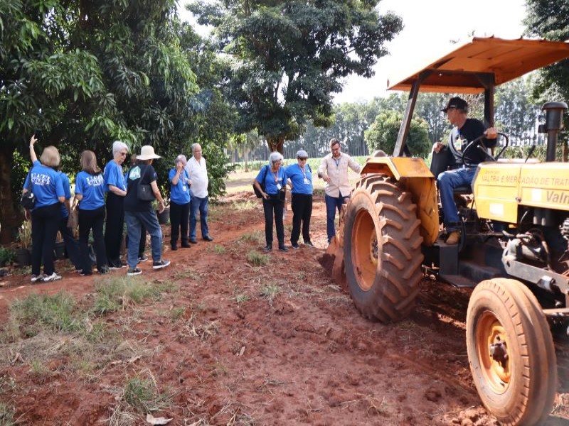 Alunas da UATI-UNIFIO participam de visita guiada na Agronomia UNIFIO