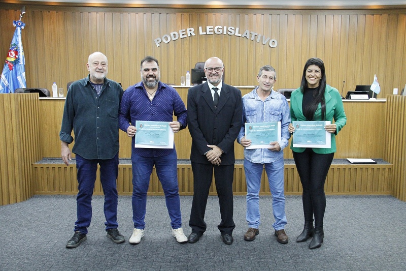 Câmara Municipal homenageia funcionários da Rede de Postos Stella & Almeida