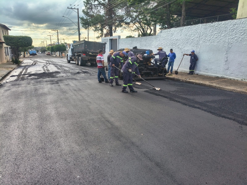 Prefeitura de Assis dá continuidade às obras de recapeamento asfáltico no Jardim Paraná