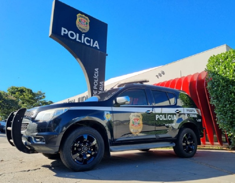 Homem é preso após furtar garrafa de whisky e tentar fugir de supermercado em Assis