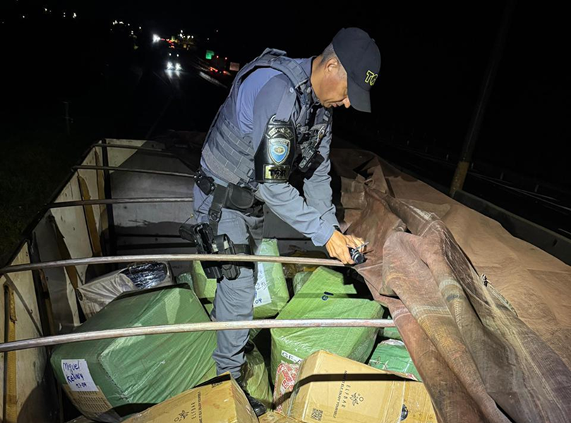 Carga de R$ 2 milhões é apreendida em Assis; motorista acaba preso pela Polícia Rodoviária
