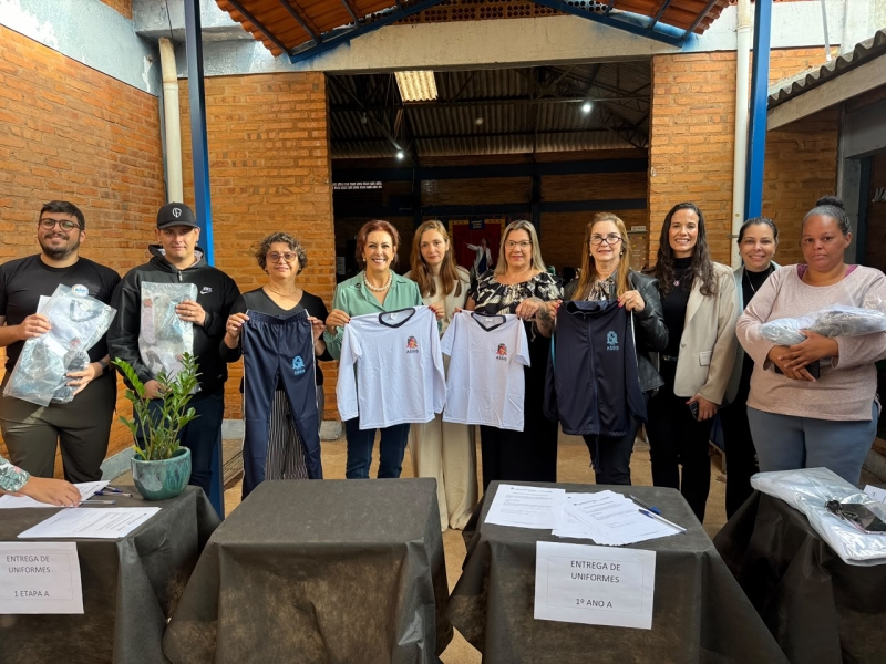 Prefeitura inicia entrega de uniformes de inverno para 7,6 mil alunos em Assis