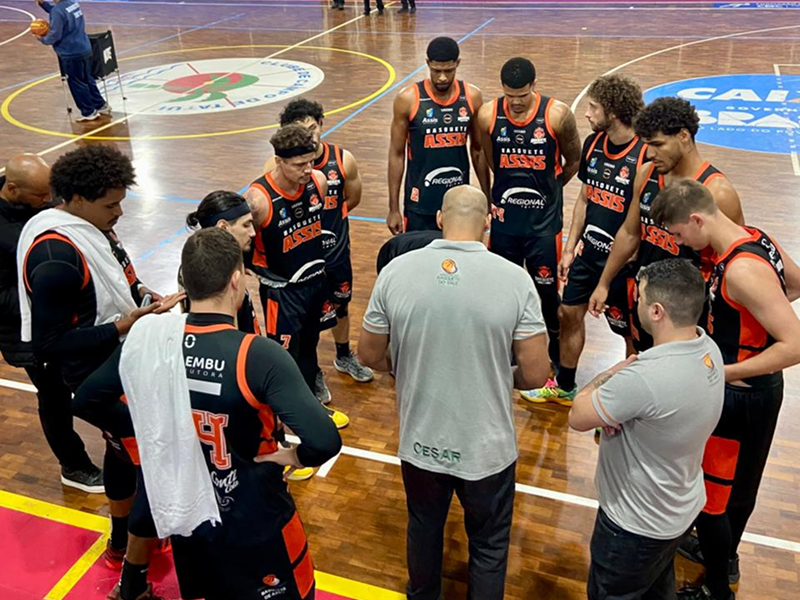 Assis perde por um ponto para campeão nacional e leva decisão da vaga para casa