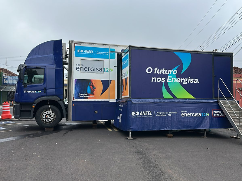 Projeto Nossa Energia visita Quatá com orientações de segurança e troca de lâmpadas