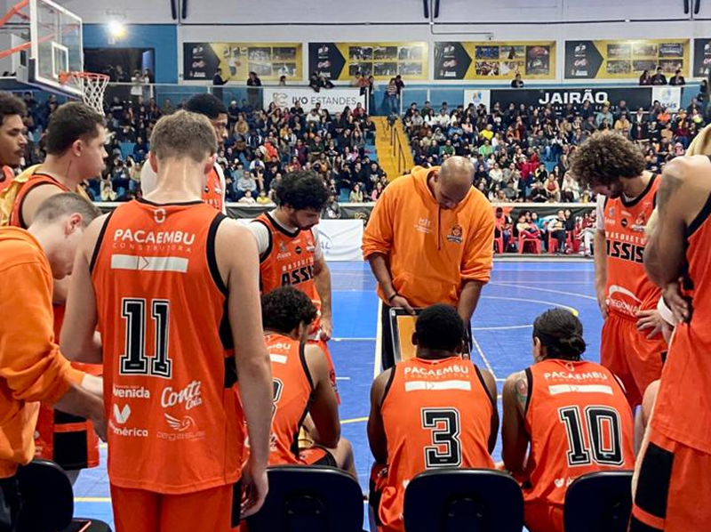 Basquete Assis luta até o fim, mas sofre virada nos segundos finais e se despede da Copa São Paulo