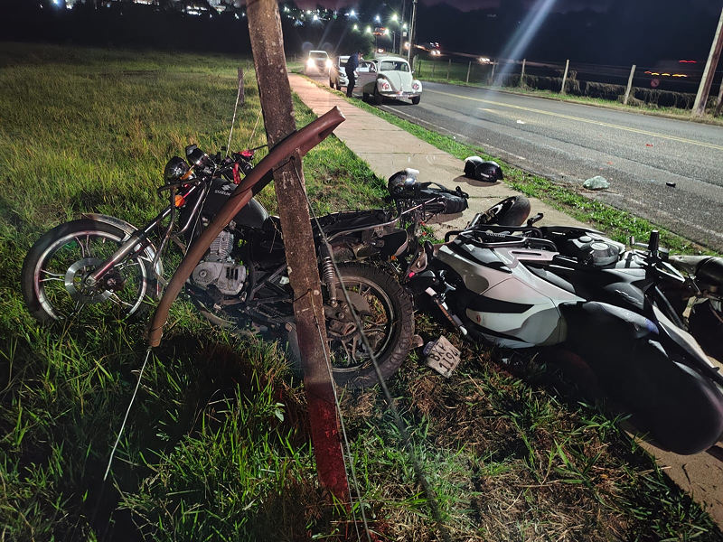 Duas colisões entre motocicletas em pontos distintos de Assis deixam cinco pessoas feridas