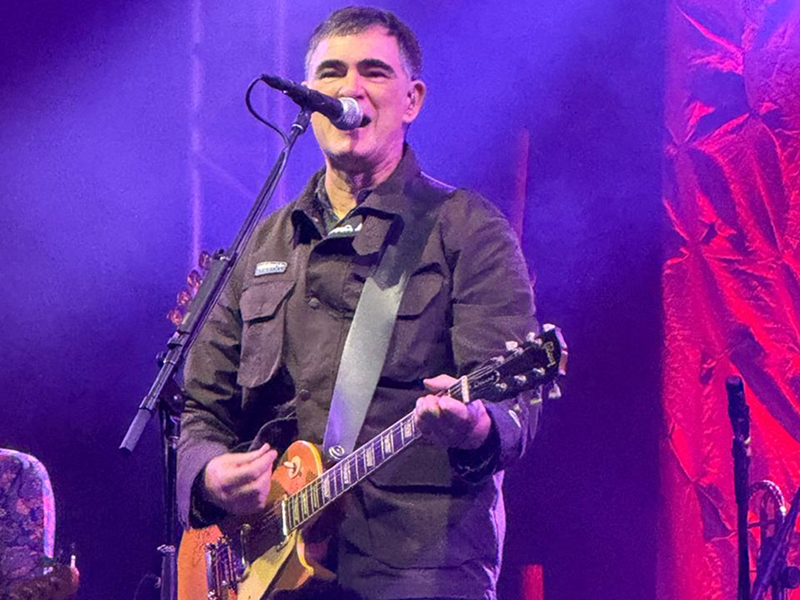 Festival Assis 121 Anos começa com casa cheia e show de Samuel Rosa
