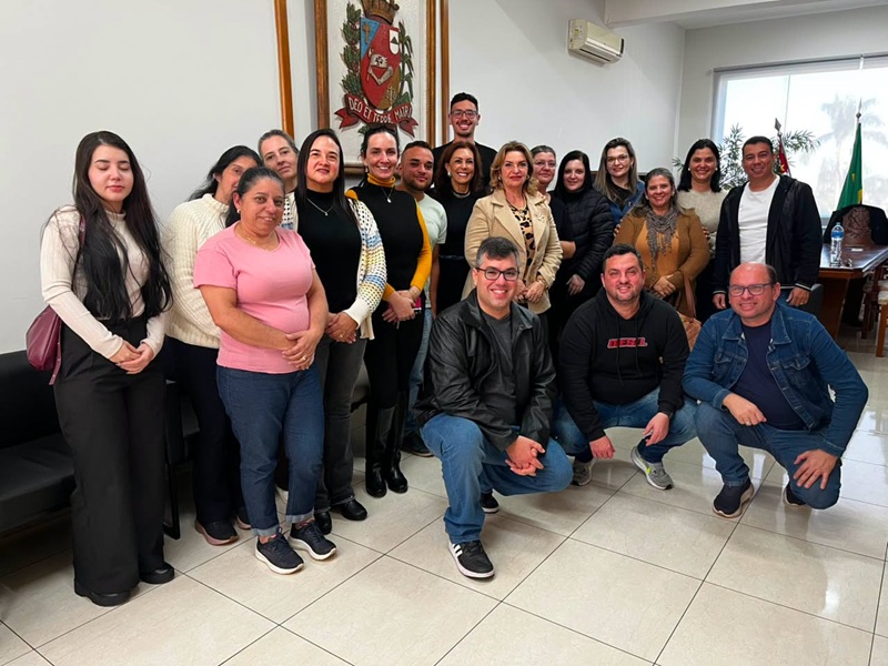 Prefeita Telma Spera recebe secretários de escolas municipais e acolhe demandas da categoria